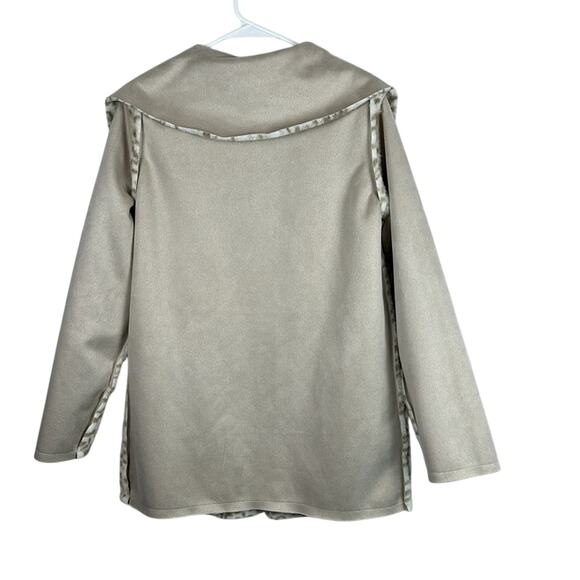 Davi & Dani Reversible Faux Fur Snow Leopard Cozy Jacket Size Medium Soft Cream - Picture 7 of 10